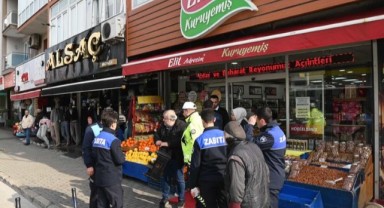 Karabağlar Belediyesi’nden kaldırım ve yol işgallerine karşı ikili denetim