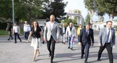 Karşıyaka Belediyesi üretiyor, sokaklar yenileniyor