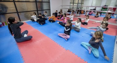 Karşıyakalı çocuklar ‘Neşeli Hareketler Kış Okulu’nu çok sevdi