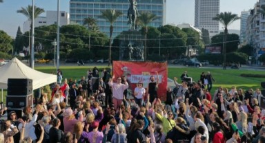 Konak yeni yıla dansla 'merhaba' dedi