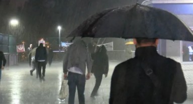 Meteoroloji'den sağanak yağmur ve fırtına alarmı: Bu bölgeler dikkat!