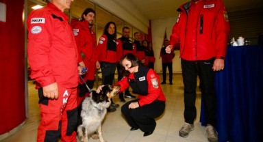 Başkan Kınay’dan depremin yıldönümünde AKUT’a anlamlı ziyaret