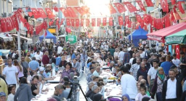 Bayraklı’da iftar sofraları ve Ramazan şenlikleri