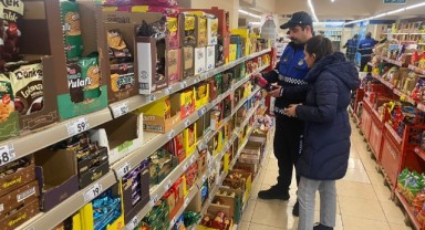 Efes Selçuk’ta Zincir Marketlere Zabıta Denetimi