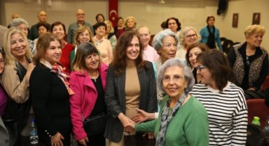 Karşıyaka'da 3. Yaş Üniversitesi mezunlarına önemli görev