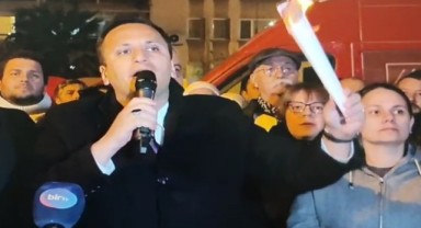 Başkan Eşki diplomalarını yaktı ve and içti