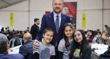 Başkan Görkem Duman yüzlerce Bucalıyla birlikte iftar yaptı