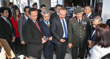 Bornova’da 18 Mart coşkusu ve şehitlere saygı