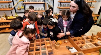 Bornova’da minik eller toprakla buluştu