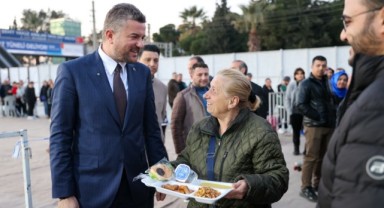 Buca Belediyesi’nin iftar çadırına yoğun ilgi