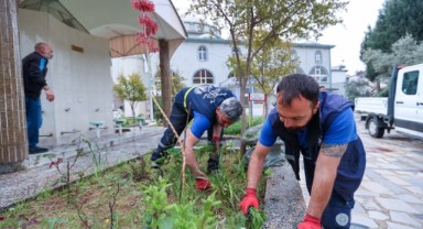 Buca’da bayram hazırlığı: Mezarlıklar ve camiler temizlendi