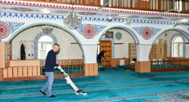 Çiğli Belediyesi’nden Ramazan Bayramı Öncesi Camilere Temizlik
