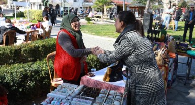 Efes Selçuk’ta 8 Mart Dünya Emekçi Kadınlar Günü Anması direnen ve üreten kadınlarla başladı