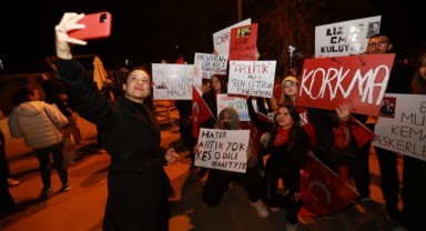 Efes Selçuk’taki üniversiteli gençler adalet ve hukuk için yürüdü