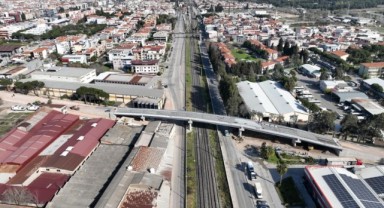 Gaziemir Hava Eğitim Yolu Taşıt Üst Geçidi’nde köprü yapımı tamamlandı