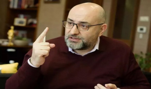 İzmir Büyükşehir Belediyesi eski Genel Sekreteri de gözaltına alındı