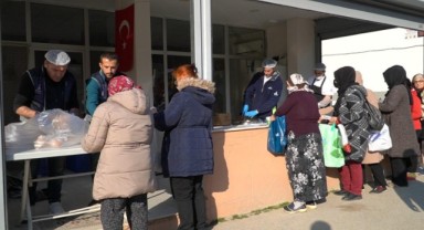 İzmir’de Dayanışma Noktalarında ramazan bereketi