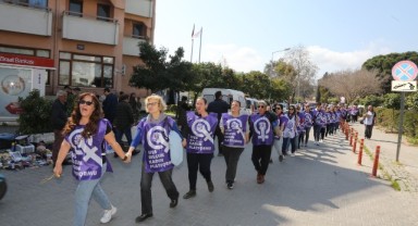 Kadınlar Efes Selçuk sokaklarında zincir oluşturdu