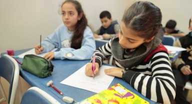 Konak’ta çocuklar hem eğleniyor hem öğreniyor