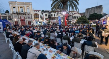 Ramazan ayının bereket sofrası bu kez Çeşme'de kuruldu