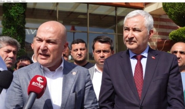 Bakan, Kemalpaşa Belediyesi önünde konuştu: Operasyonluk bir durum yok!