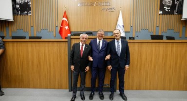 Başkan Tugay’dan kent sorunlarına karşı ortak çalışma çağrısı
