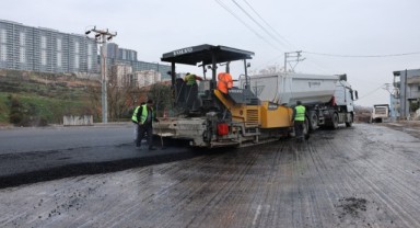 Bayraklı’da yol yenilemeleri sürüyor