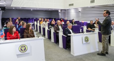 Buca'da “Geleceğin Liderlerini Yetiştiren Anne Baba Olmak” semineri