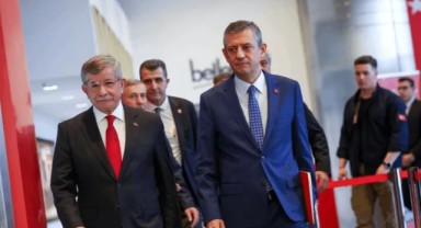 CHP Lideri Özel'den Siyasi Yasak İstenen Gençlere Destek