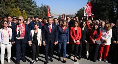CHP Yasağa Rağmen Anıtkabir'e Yürüyecek, Özgür Özel'den Sert Sözler
