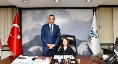 Çiğli’de 23 Nisan Coşkusu: Küçük Zeynep Koltuğa Oturdu