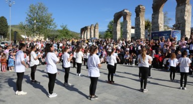 İzmir Çocuk ve Gençlik Tiyatroları Festivali Efes Selçuk’ta Renkli Görüntülere Sahne Oldu