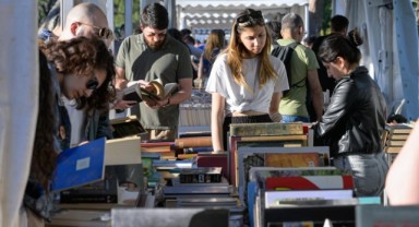 İzmirliler İzmir Kitap Fuarı’na akın etti
