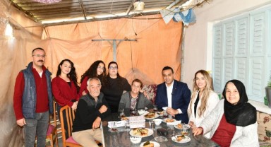 Leyla Teyze’ye Bayram Sürprizi: Sevgi ve Türkülerle Dolu Ziyaret