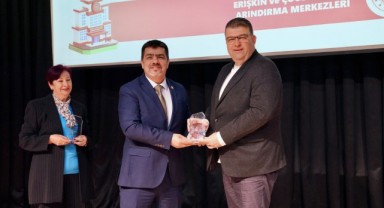 Seferihisar’da “Narkotik Anne” eğitimiyle uyuşturucuyla mücadeleye güçlü bir adım