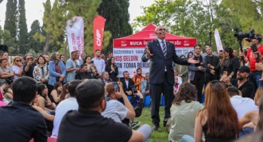 CHP’li Milletvekili Mahmut Tanal Buca’da üniversitelilerle buluştu