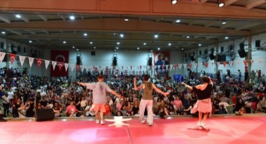 Çiğli’de 19 Mayıs coşkusu dans gösterisiyle zirve yaptı