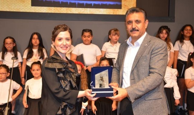Dikili’de küçük yıldızlar büyük alkış aldı
