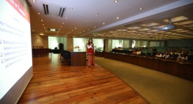 Efes Selçuk'ta kadına yönelik şiddete farkındalık semineri