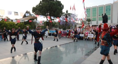 Efes Selçuk’ta Kültürler Uluslararası Halk Oyunları Şenliği ile Buluşuyor