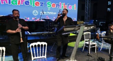 Kutlamaların merkezi Cumhuriyet Meydanı oldu
