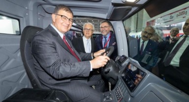 Tugay: İzmir enerjide Türkiye'nin başkenti olma yolunda ilerliyor