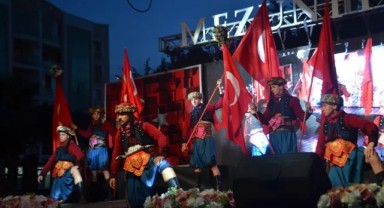 Zübeyde Hanım Eğitim Kurumları'nın mezuniyet töreni göz kamaştırdı