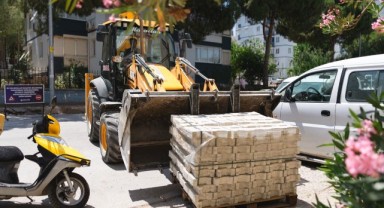 Balçova’da park yenileme ve çevre düzenleme mesaisi
