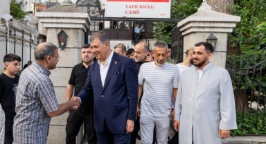 Başkan Tugay vatandaşlarla bayramlaştı