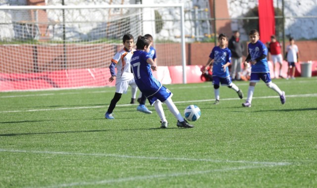 Bayraklı'da yaz spor okulları başlıyor!