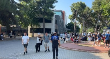 Büyükşehir Belediyesi zabıta ekipleri YKS’ye giren öğrenciler için yardıma koştu