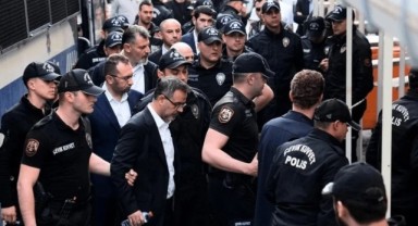 İBB Soruşturmasında Tutuklanmışlardı! CHP'li Beş Belediye Başkanı Görevden Uzaklaştırıldı