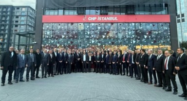 CHP'nin 81 il başkanından Özel'e destek, Kılıçdaroğlu'ndan sağduyu beklentisi: Seçilmeden gelemez