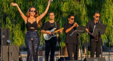 İzmirliler “Yaza Merhaba” dedi